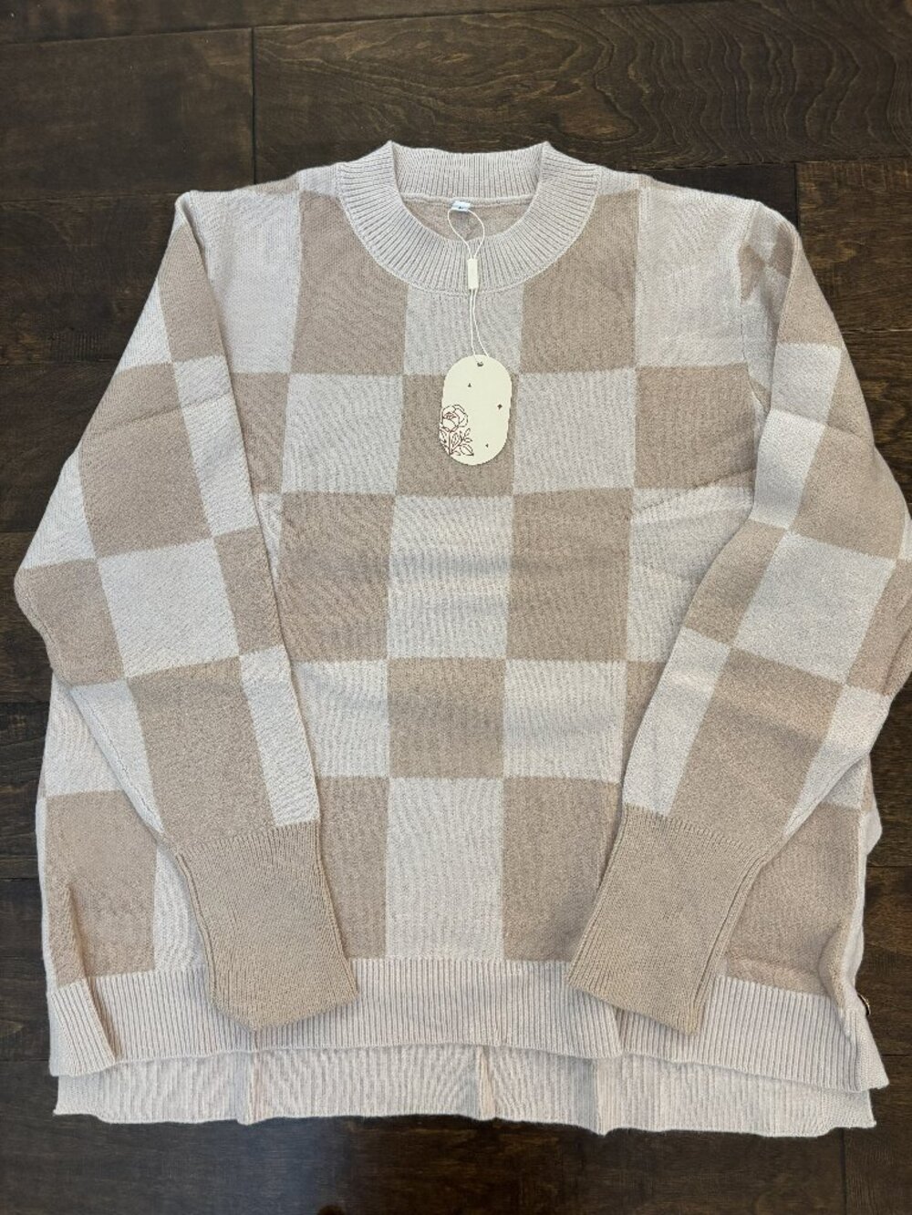 Women's color block sweater in tan and cream. Super soft material. NEW Size L